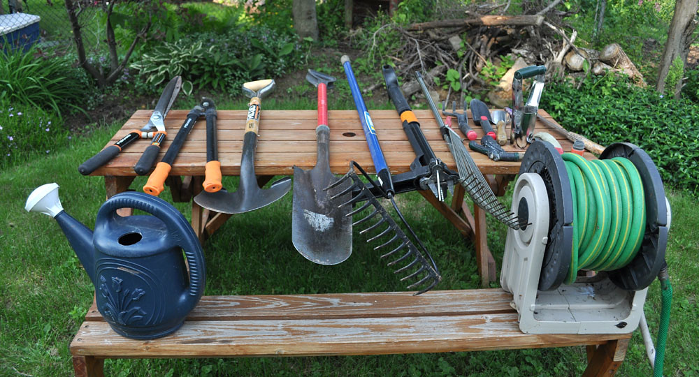 Keep your garden tools clean to prevent from rust